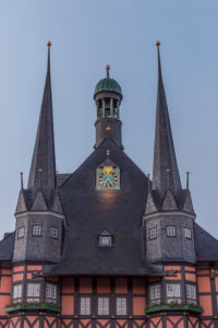 Deutschland, Sachsen-Anhalt, Wernigerode, Rathaus am Morgen Deutschland, Sachsen-Anhalt, Wernigerode, Rathaus am Morgen